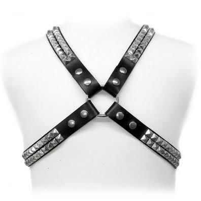 LEATHER BODY kožni harness s piramidnim zakovicama